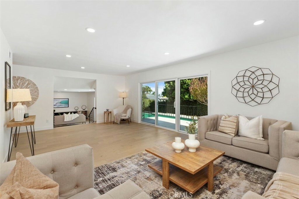 Property Photo:  876 N Hillside Drive  CA 90815 