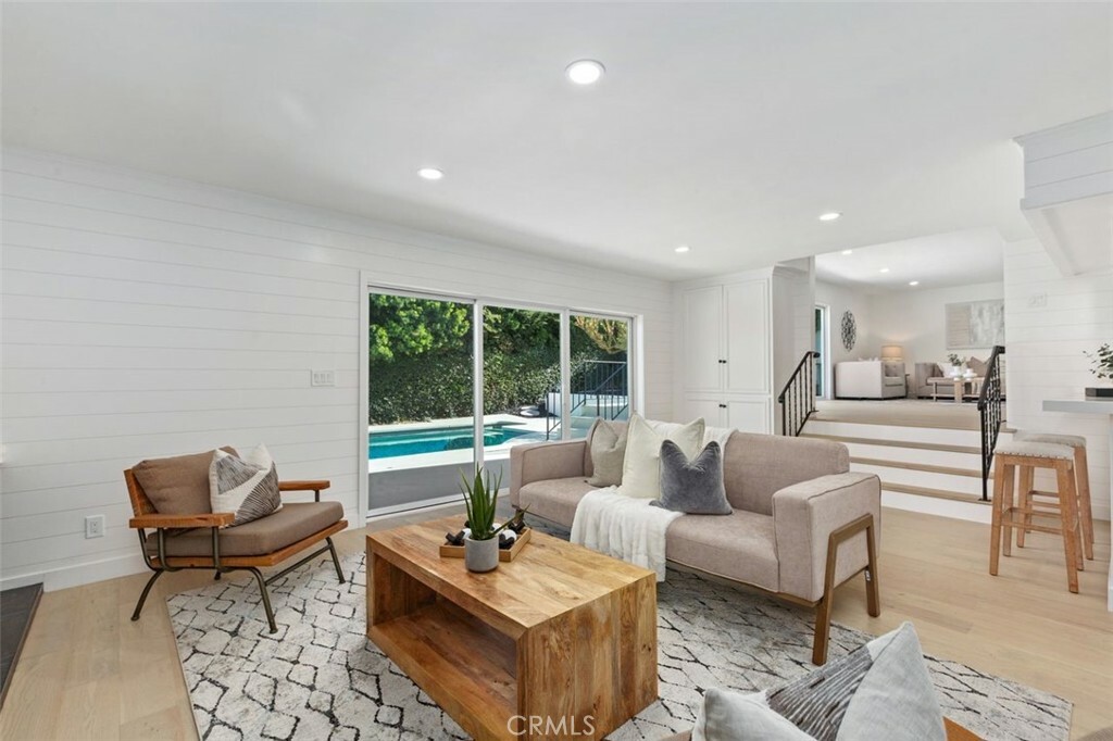 Property Photo:  876 N Hillside Drive  CA 90815 