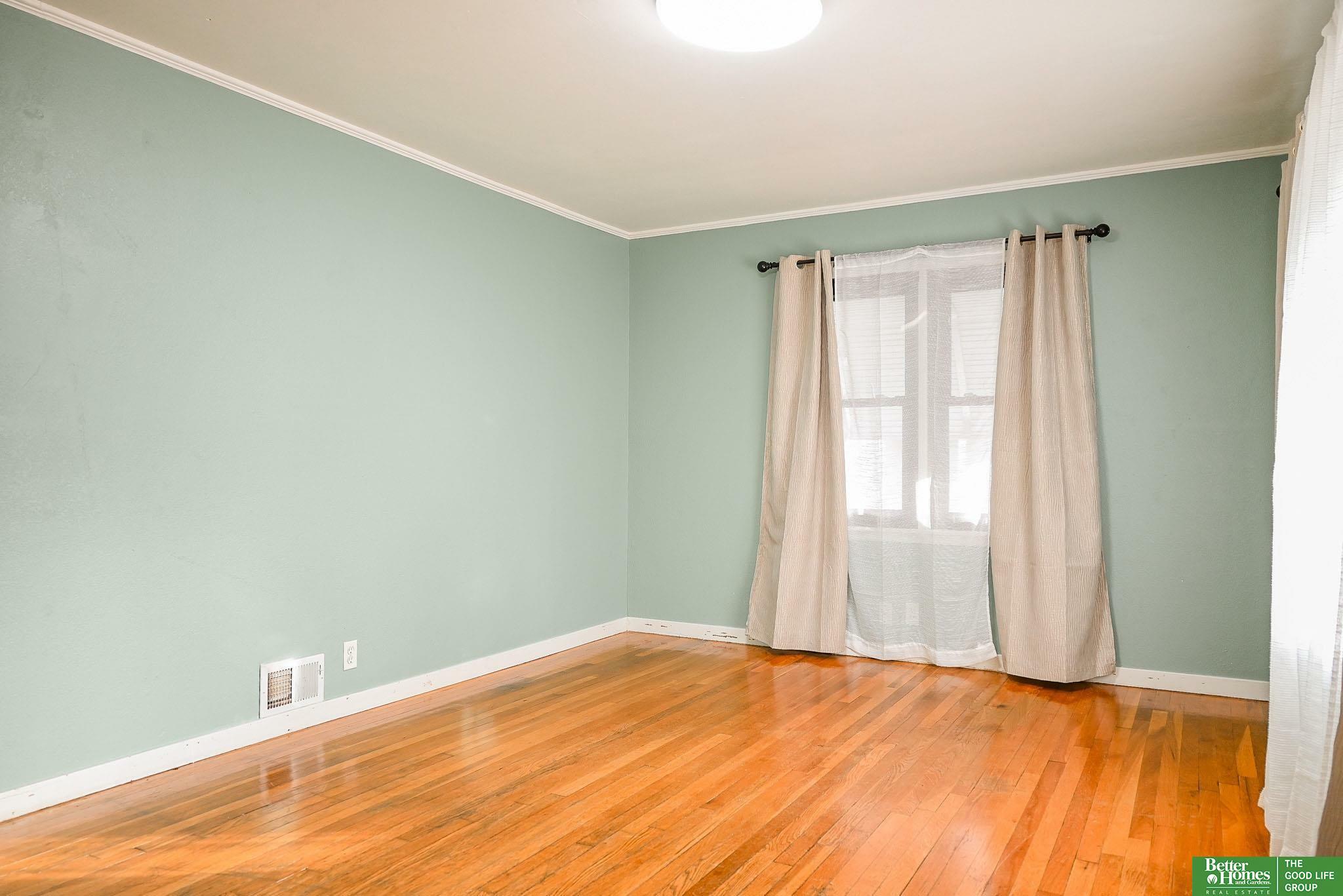 Property Photo:  1315 S 51 Street  NE 68106 