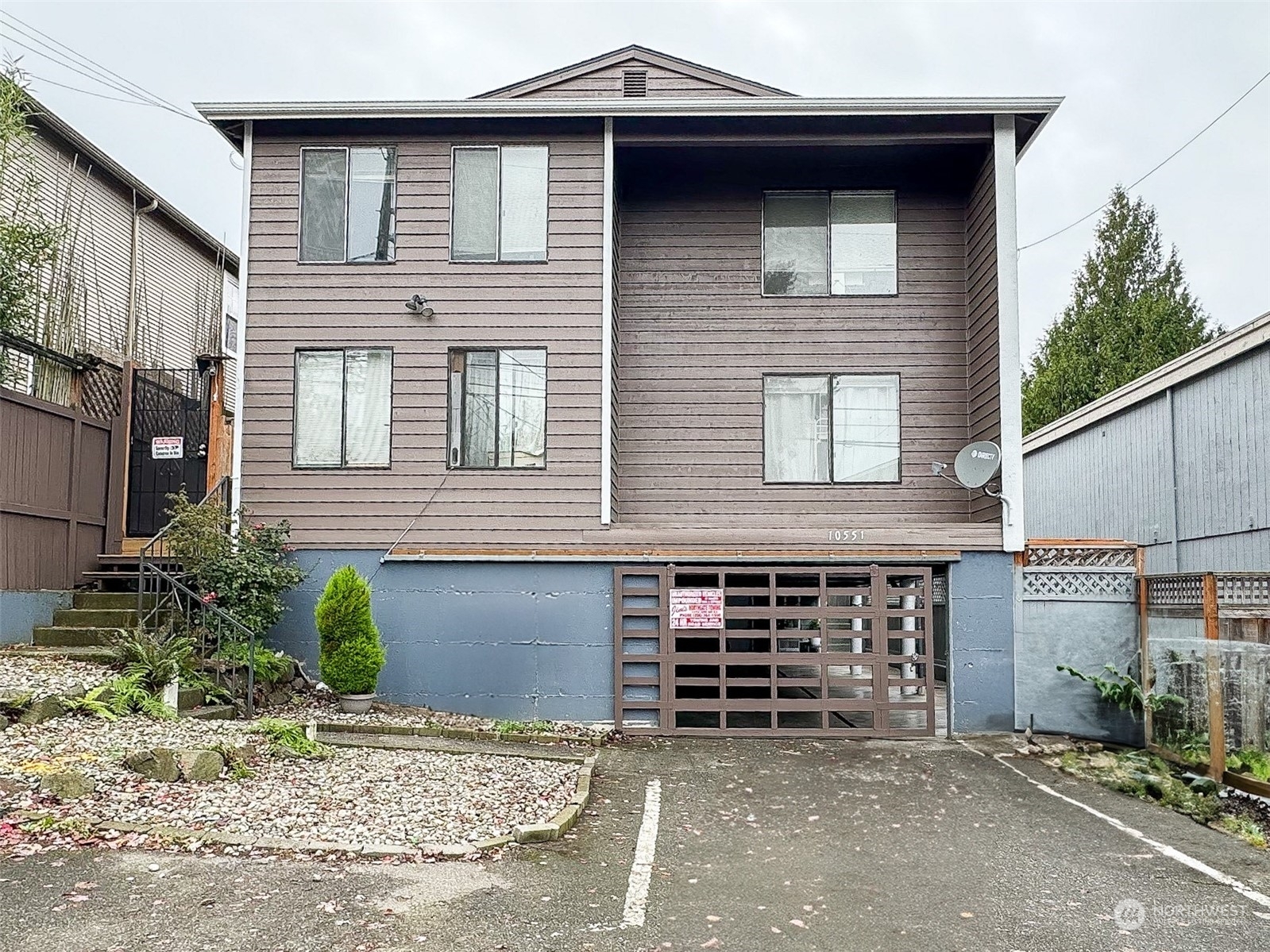 Property Photo:  10551 N Midvale Ave  WA 98133 