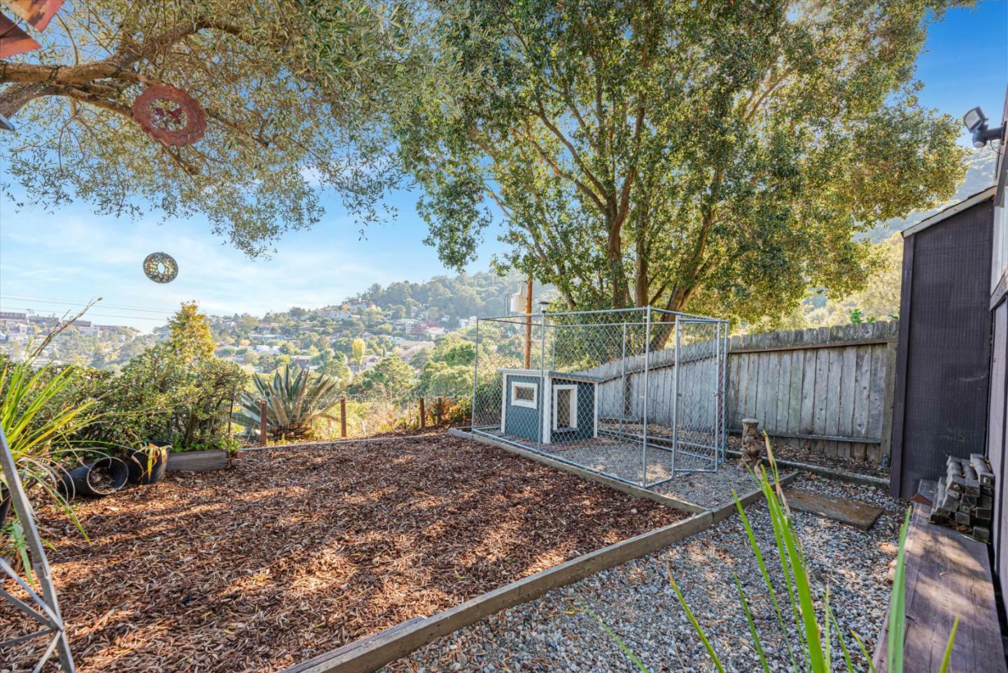 Property Photo:  406 Humboldt Road  CA 94005 