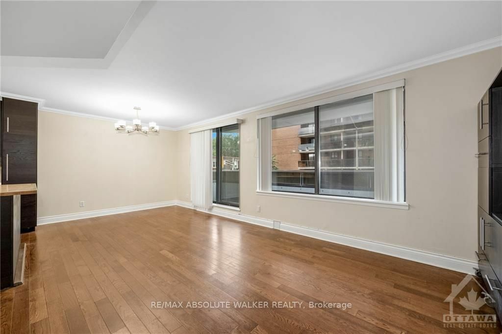 Photo de la propriété:  470 Laurier Ave W 209  ON K1R 7W9 