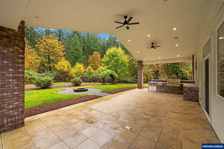 Property Photo: 7474 Battle Creek Rd SE OR 97317