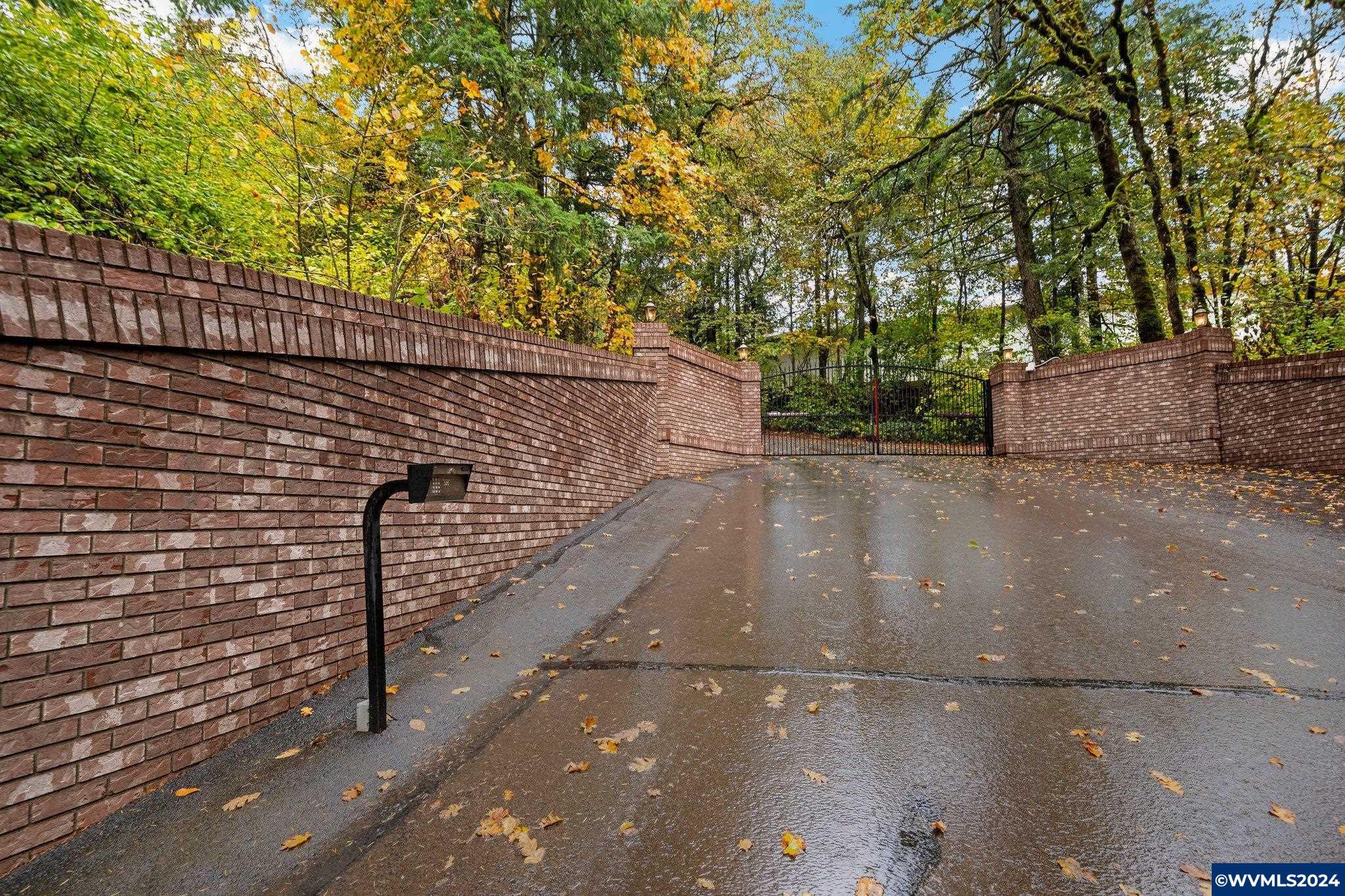 Property Photo:  7474 Battle Creek Rd SE  OR 97317 