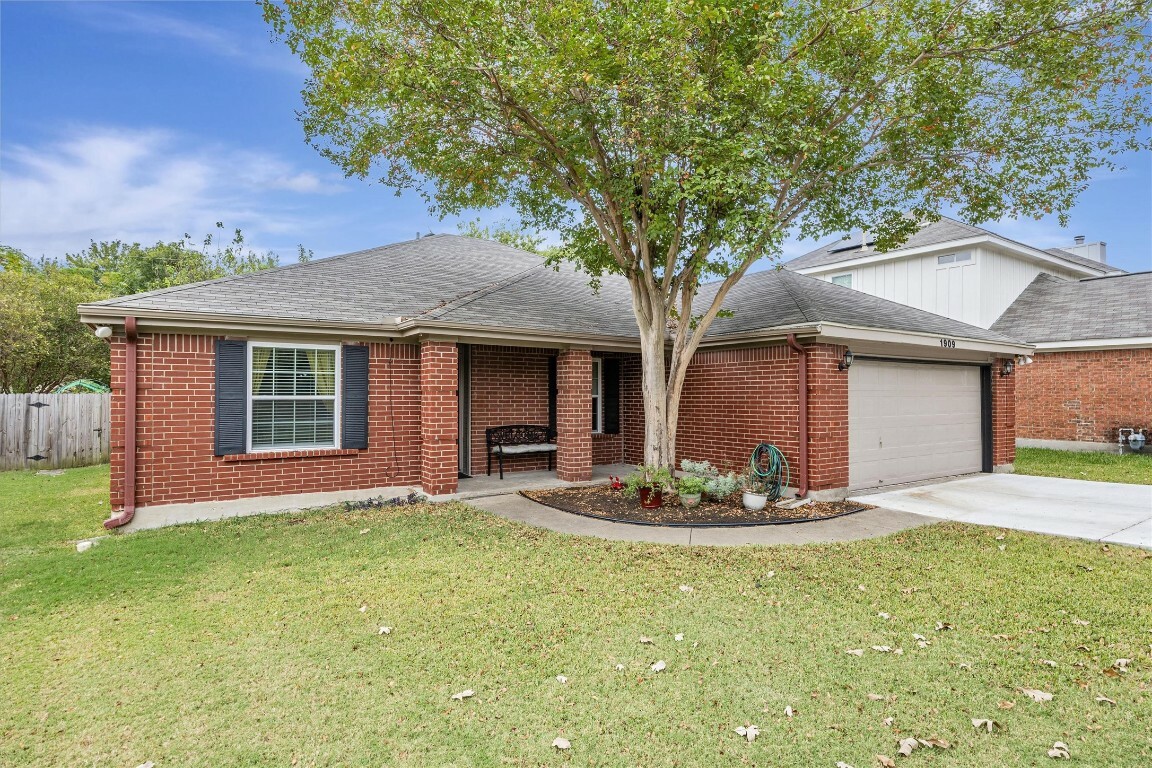 Property Photo:  1909 Stratford Drive  TX 78664 