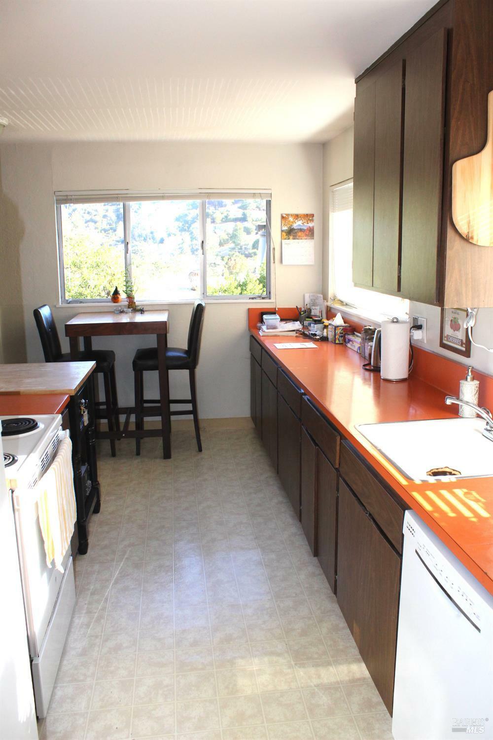 Property Photo:  40 42 Leafwood Circle  CA 94901 