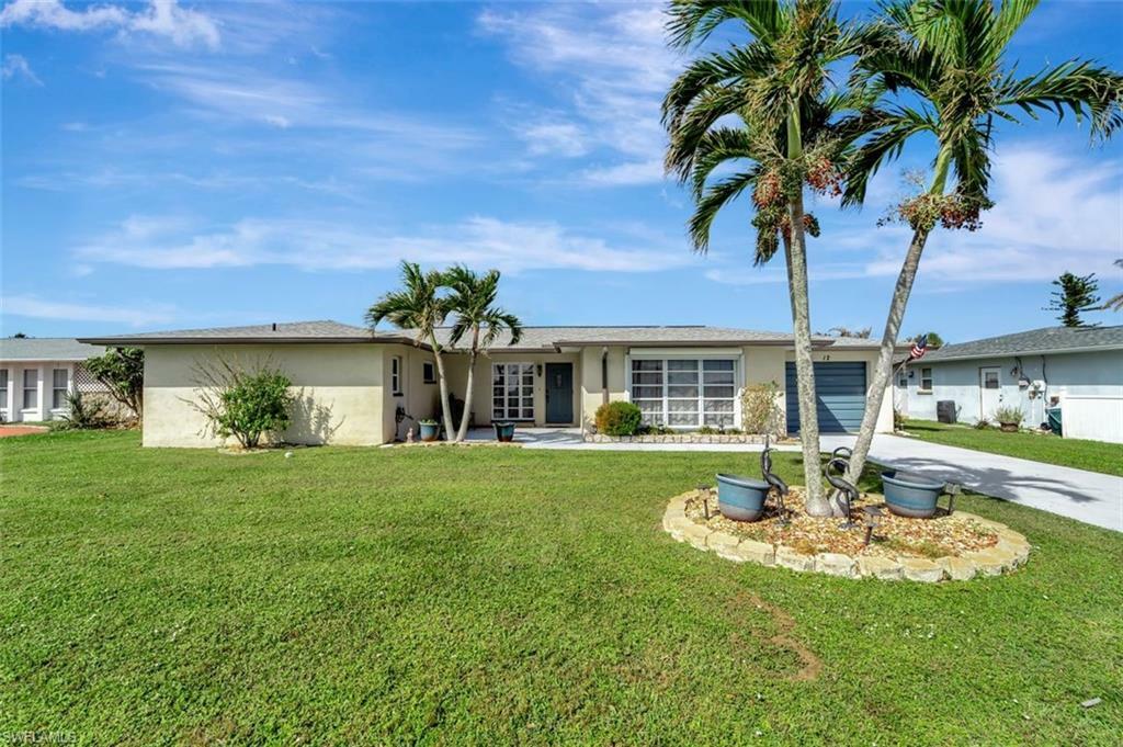 Property Photo: 12 Golfview Rd FL 33947