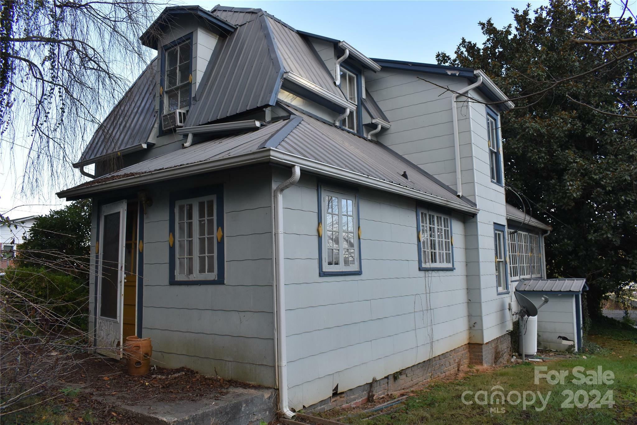 Property Photo:  35 Maple Street  NC 28762 