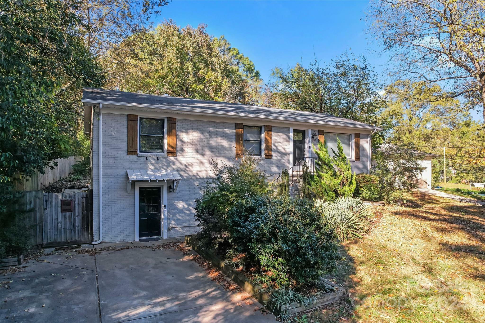 Property Photo:  1001 Nancy Drive  NC 28211 