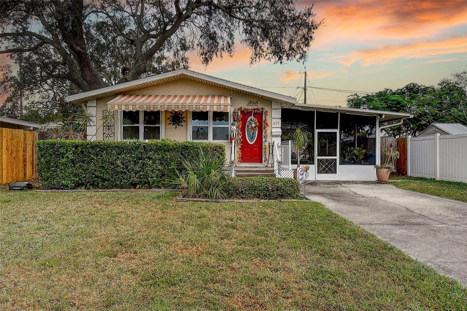 Property Photo:  621 Northwest Boulevard N  FL 33702 