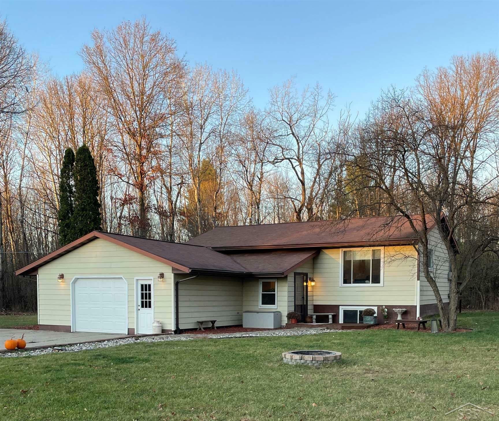 Property Photo:  1570 W Prairie Road  MI 48640 