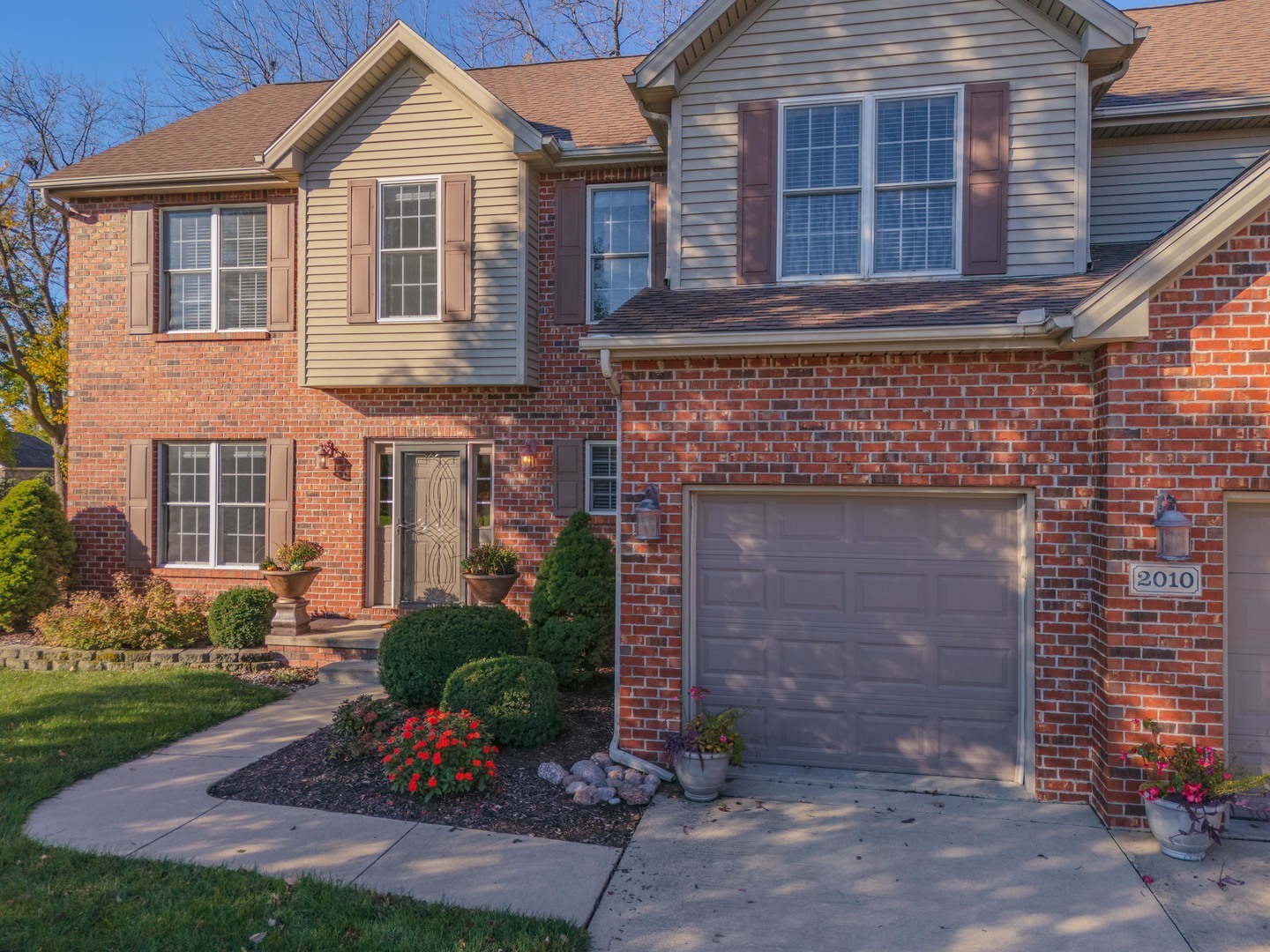 Property Photo:  2010 Trotter Lane  IL 61704 