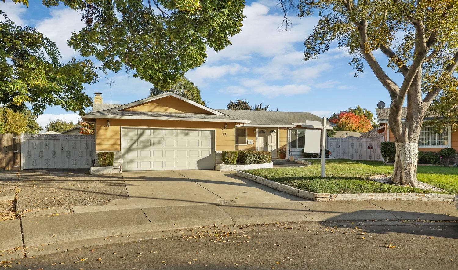 Property Photo:  228 Kilt Court  CA 95210 