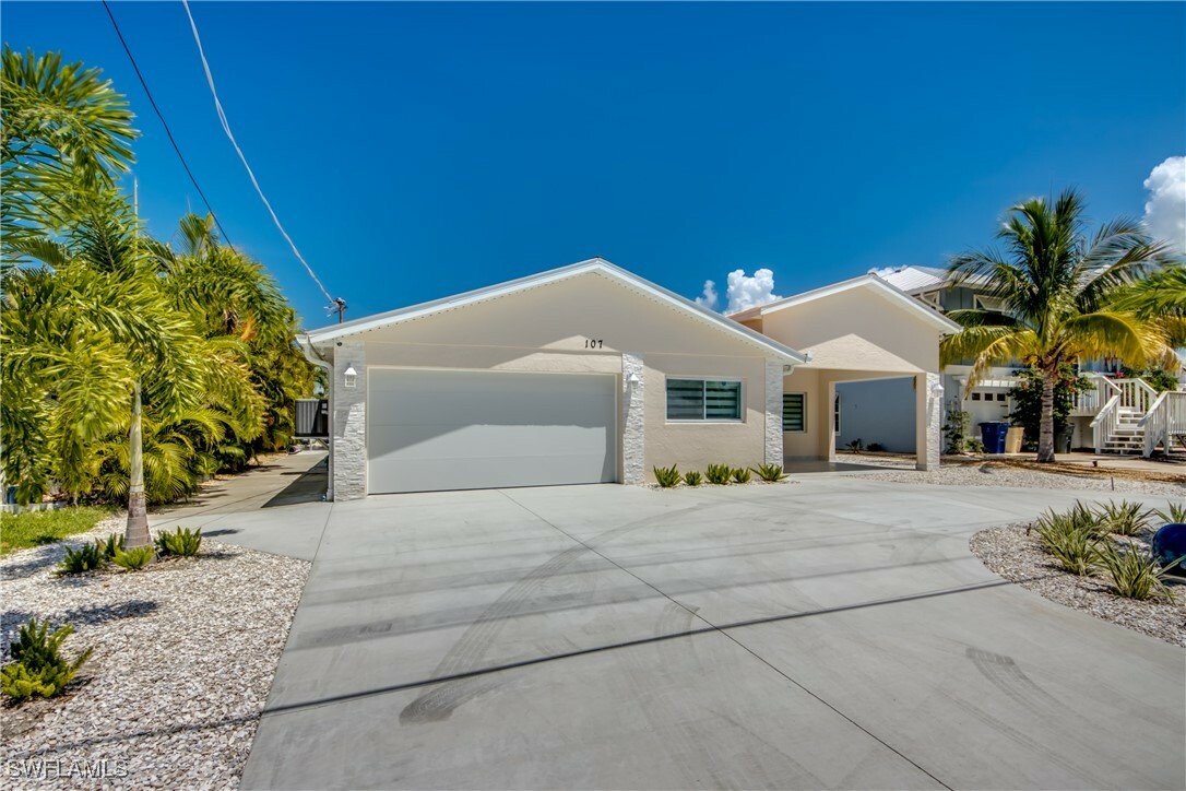 Property Photo: 107 Albatross Street FL 33931