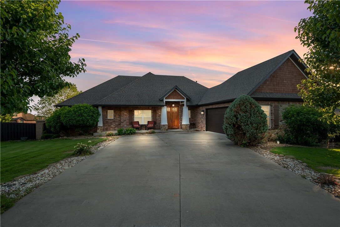 Property Photo:  4613 W Buckeye Drive  AR 72758 