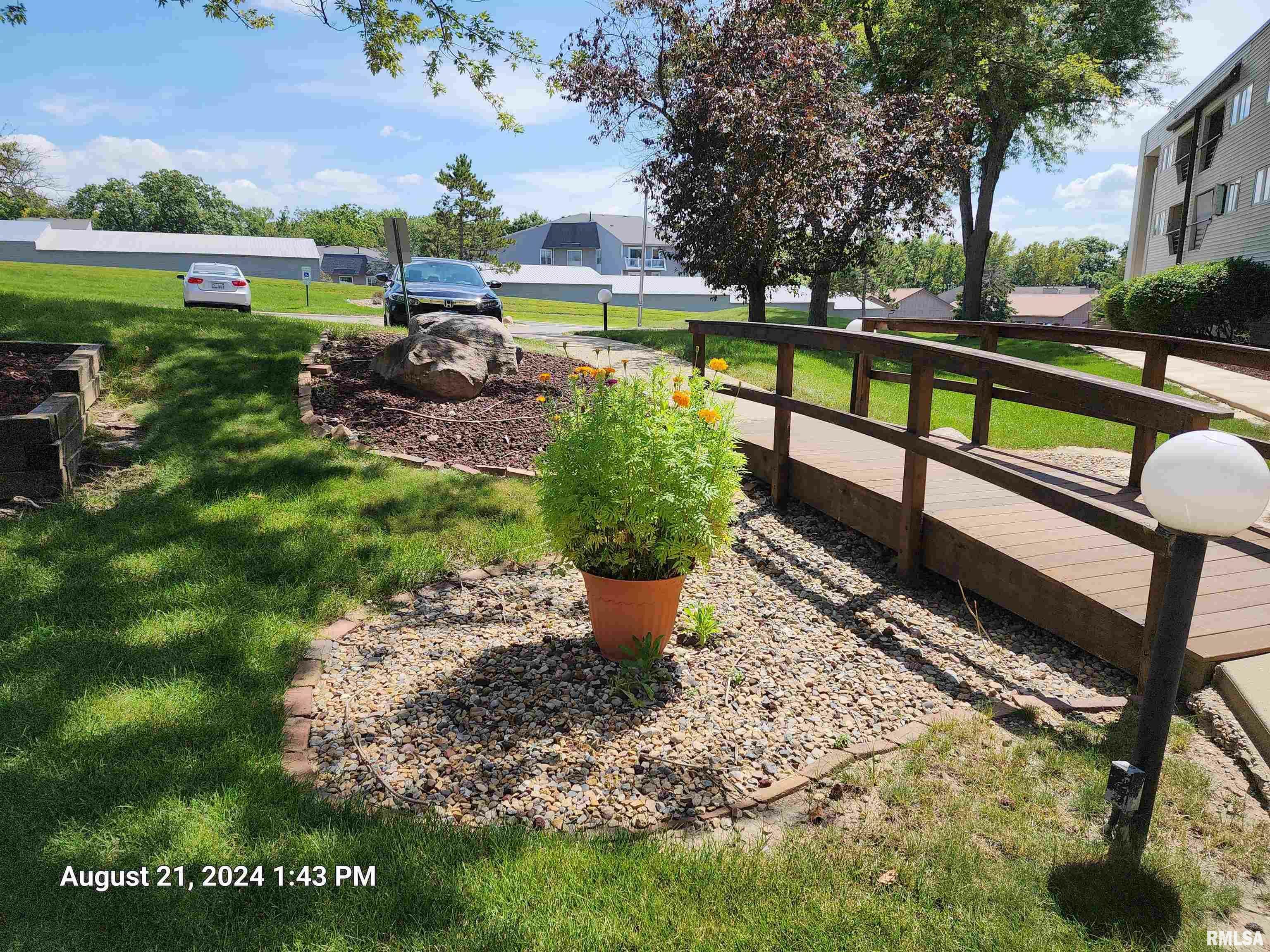 Property Photo:  2701 W Willowlake Drive  IL 61614 