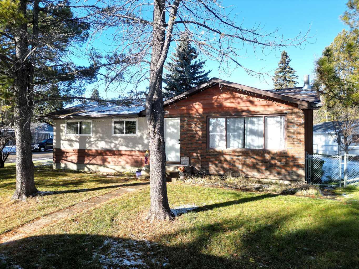 Property Photo: 4238 8 Avenue AB T7E 1A8