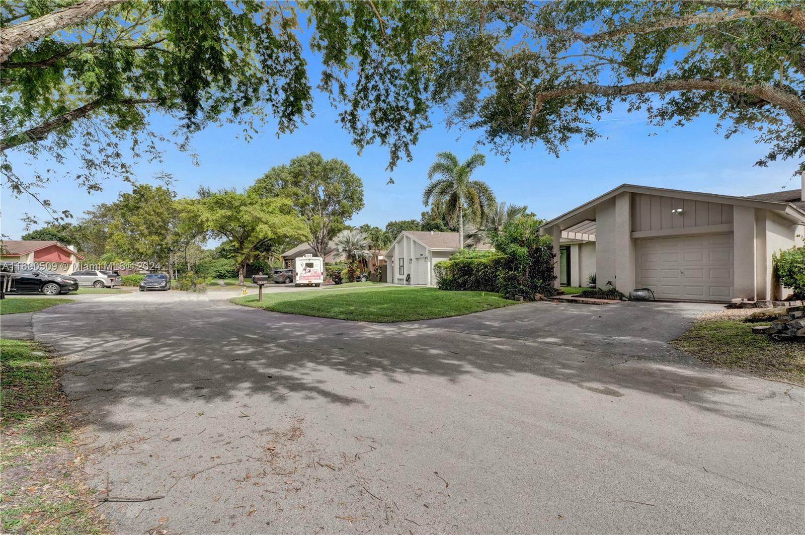 Property Photo:  13465 SW 108th St Cir S  FL 33186 