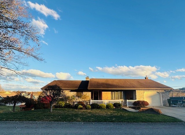 Property Photo:  610 S 6th St  PA 15697 