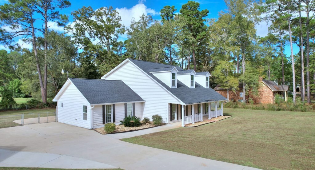 Property Photo:  2725 Somerset Drive  GA 31721 