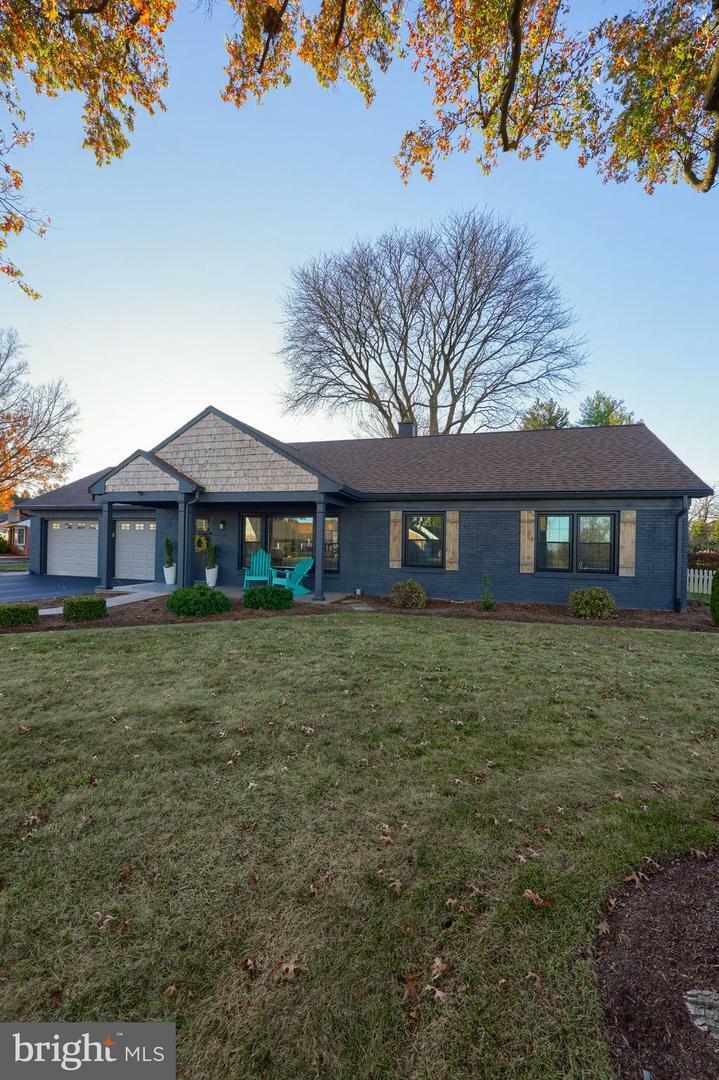 Property Photo:  865 Robin Road  PA 17601 