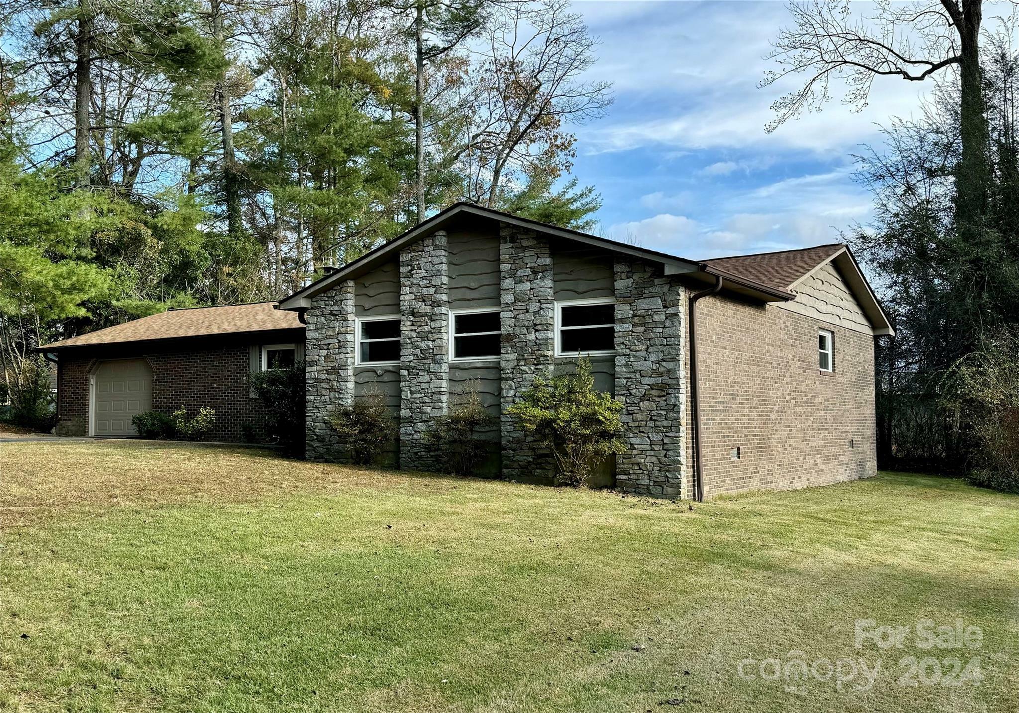 Property Photo:  609 Pineland Road  NC 28792 