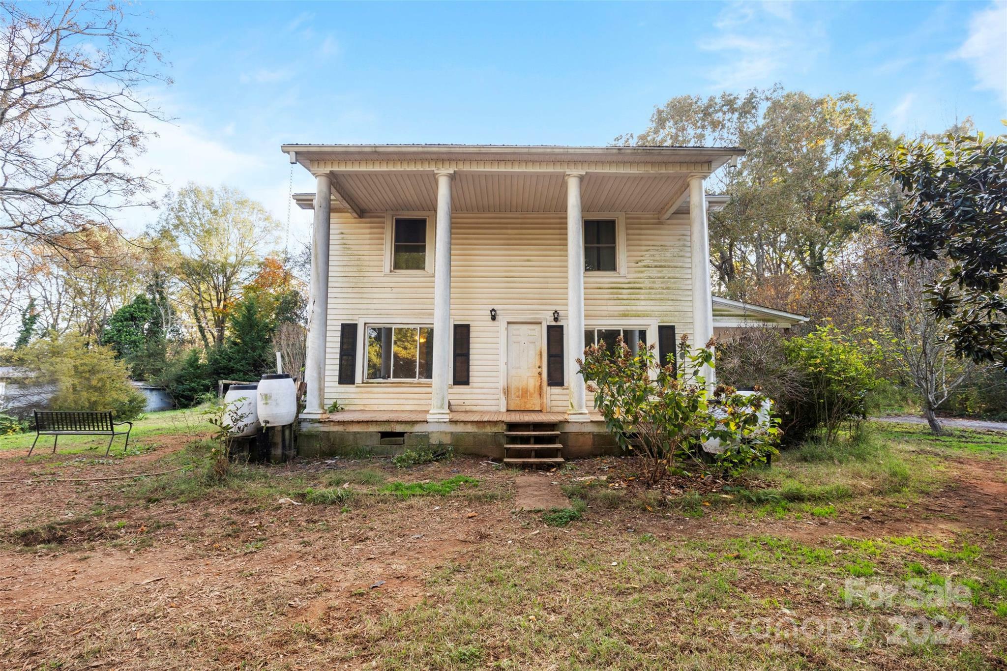 Property Photo:  1915 Lynnwood Drive  NC 28677 