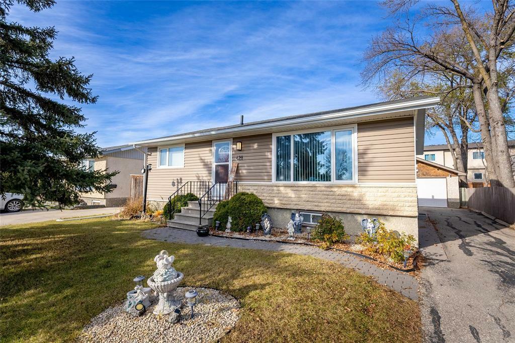 Property Photo:  421 Wales Avenue  MB R2M 2T1 