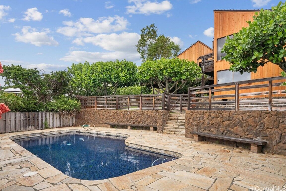 Property Photo: 1527 Hoaaina Street HI 96821