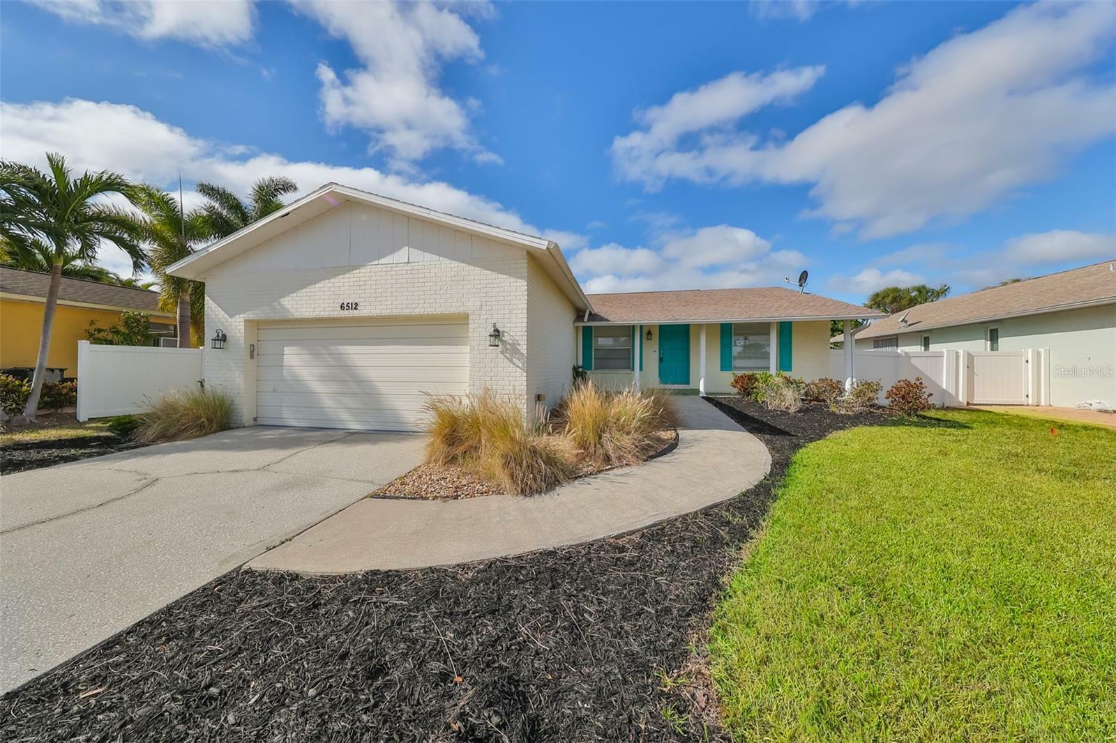 Property Photo:  6512 Bimini Court  FL 33572 