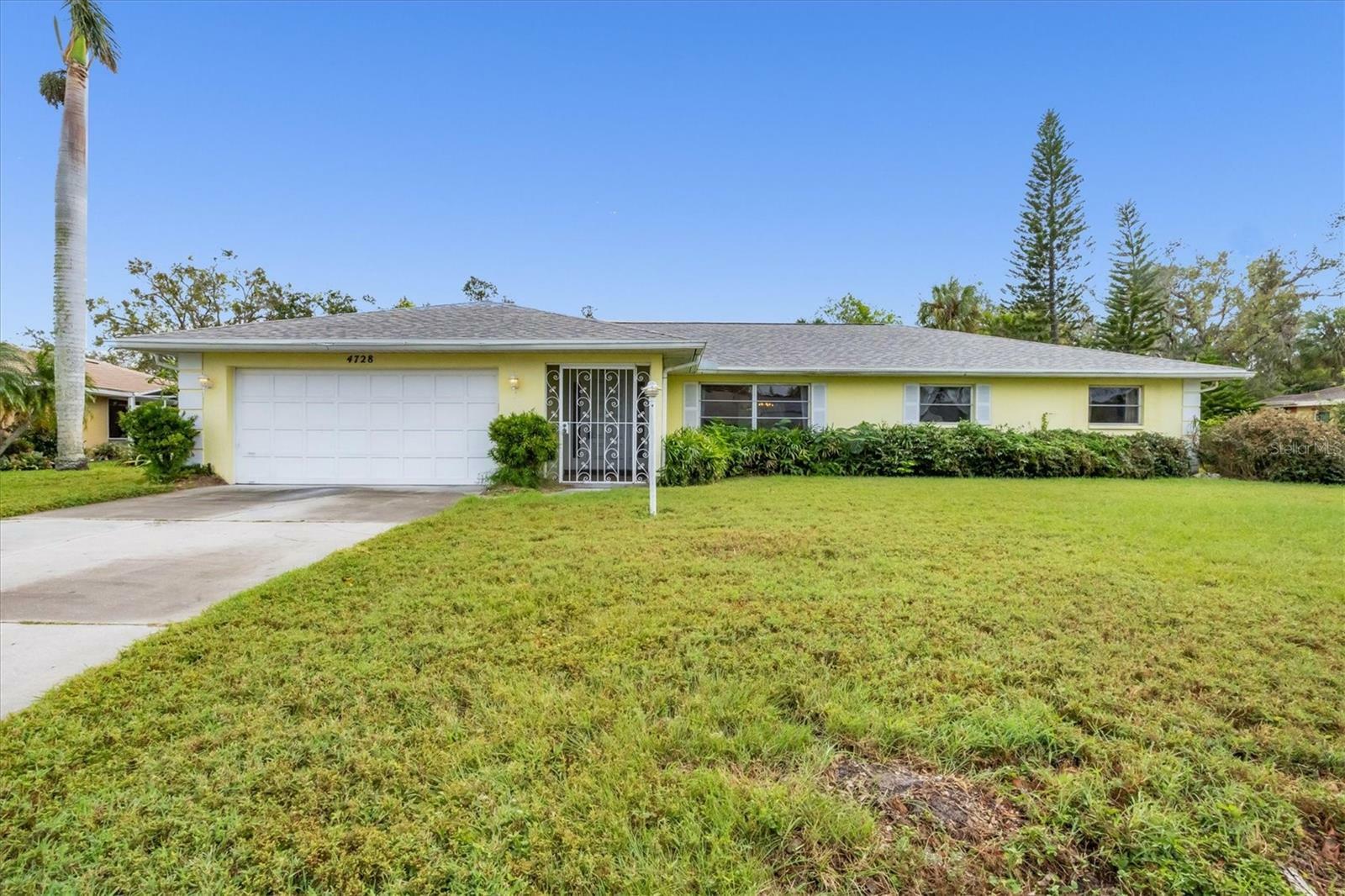 Property Photo:  4728 Palm Aire Circle  FL 34243 