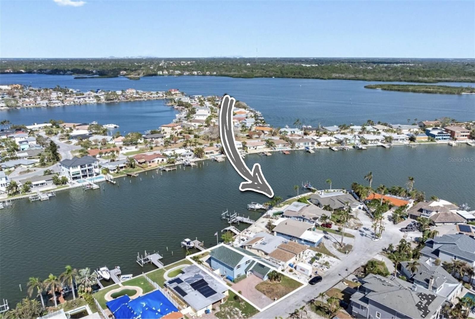 Property Photo: 17082 Dolphin Drive FL 33708