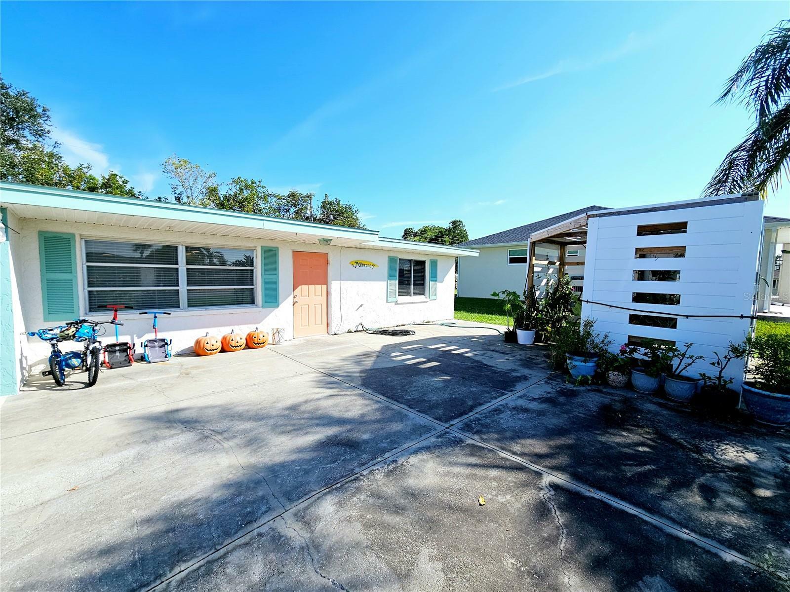 Property Photo:  1446 Fairless Road  FL 34223 