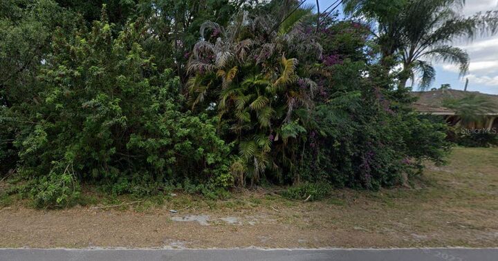 Property Photo: 1427 Noble Terrace FL 33952