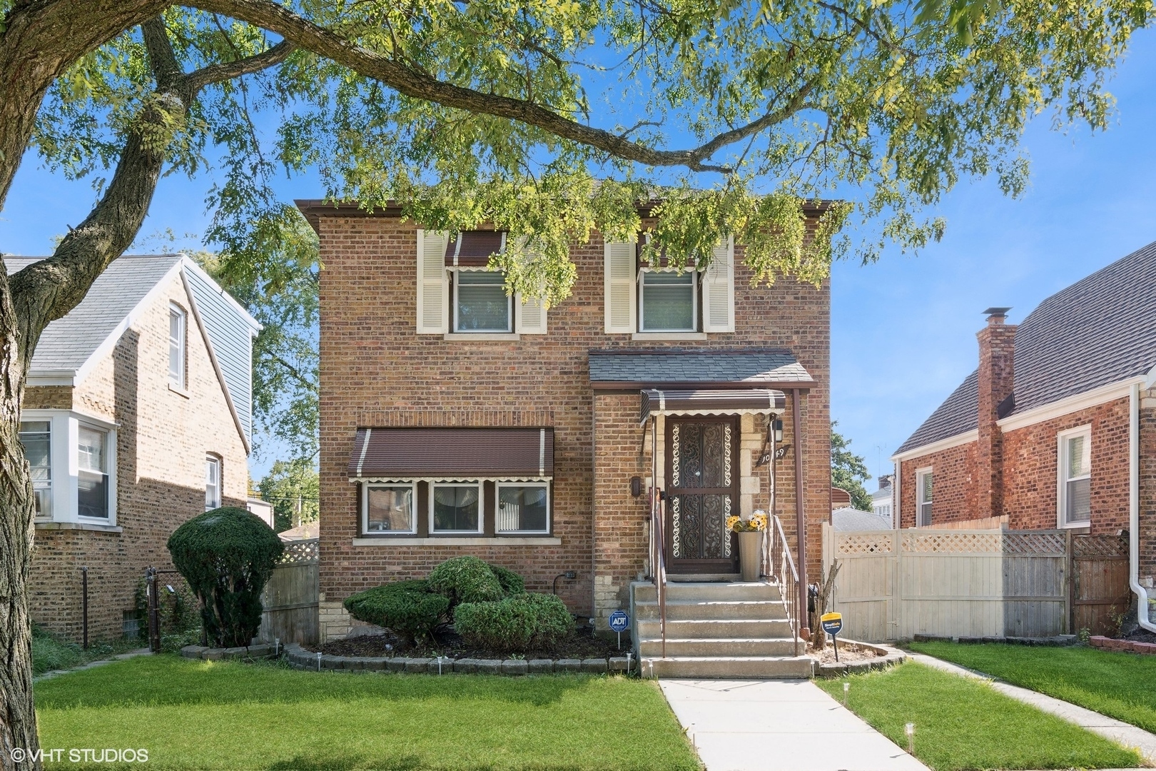 Property Photo:  10449 S Parnell Avenue  IL 60628 