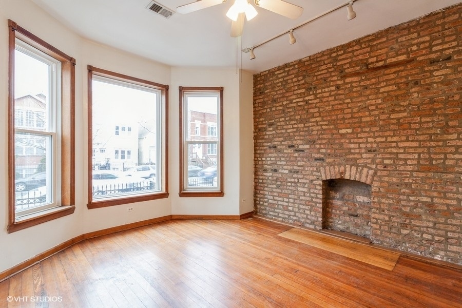 Property Photo:  2112 N California Avenue 1  IL 60647 