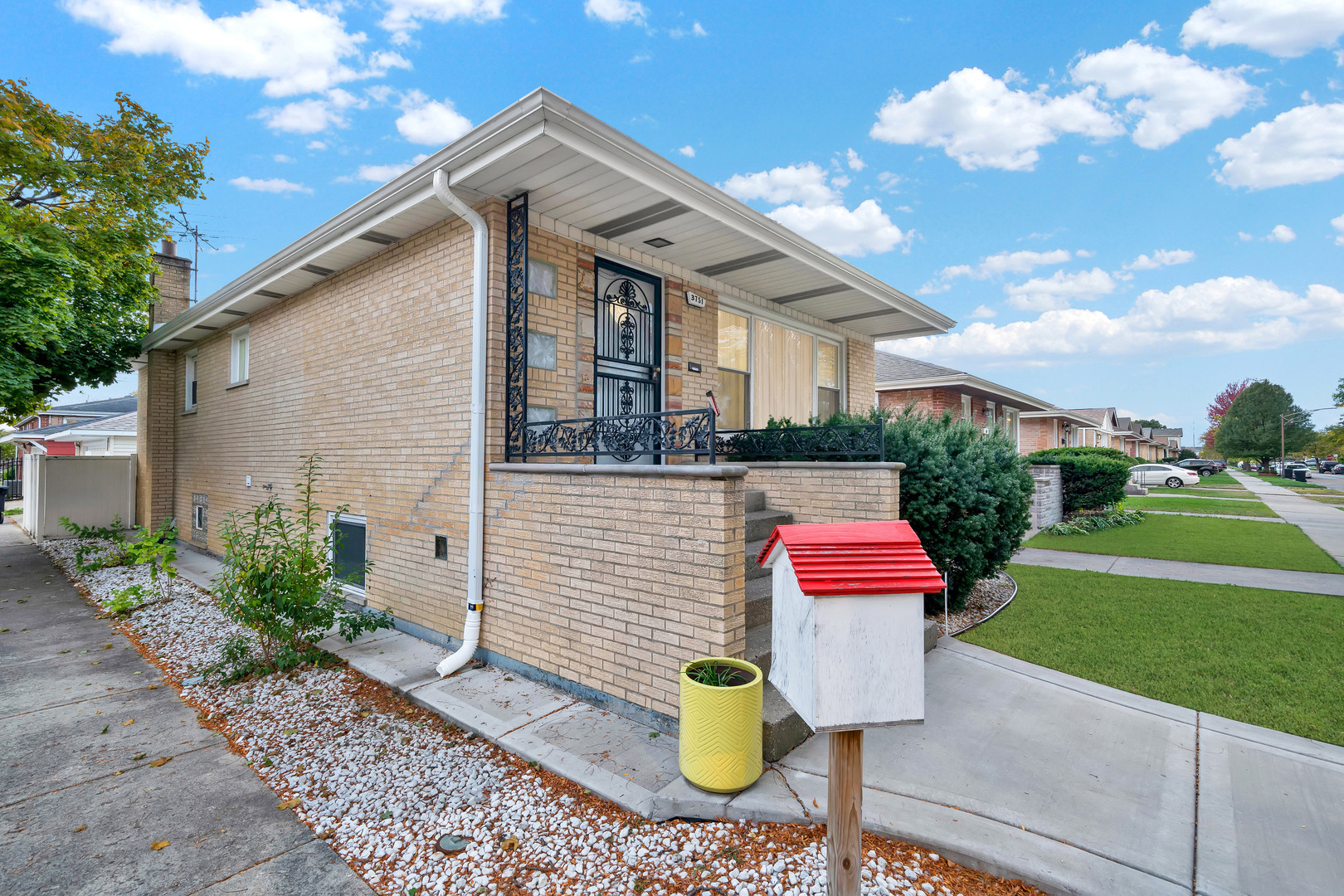 Property Photo:  3751 W 76th Street  IL 60652 