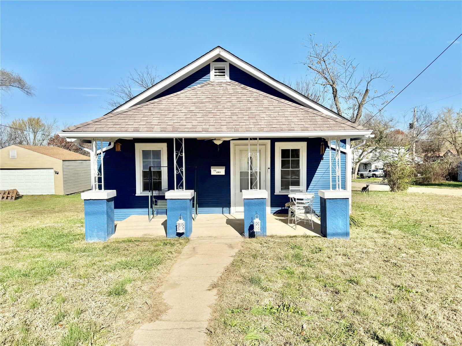 Property Photo:  312 Lewis St  MO 63601 