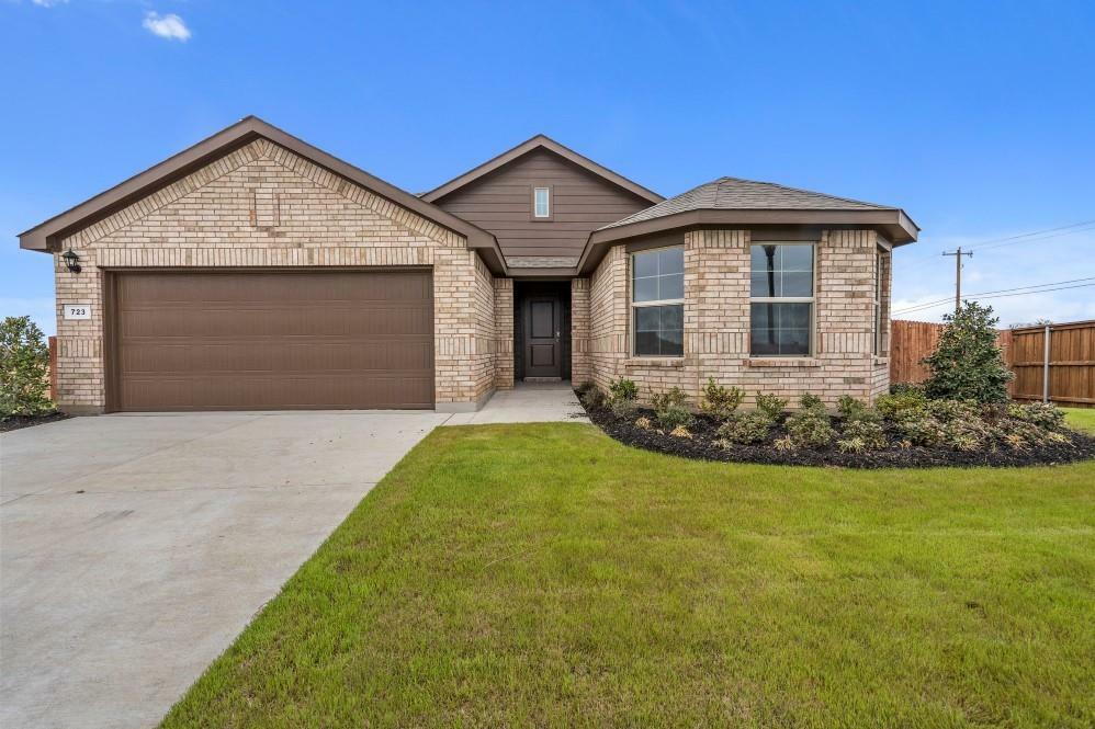 Property Photo:  723 Durango Lane  TX 76033 