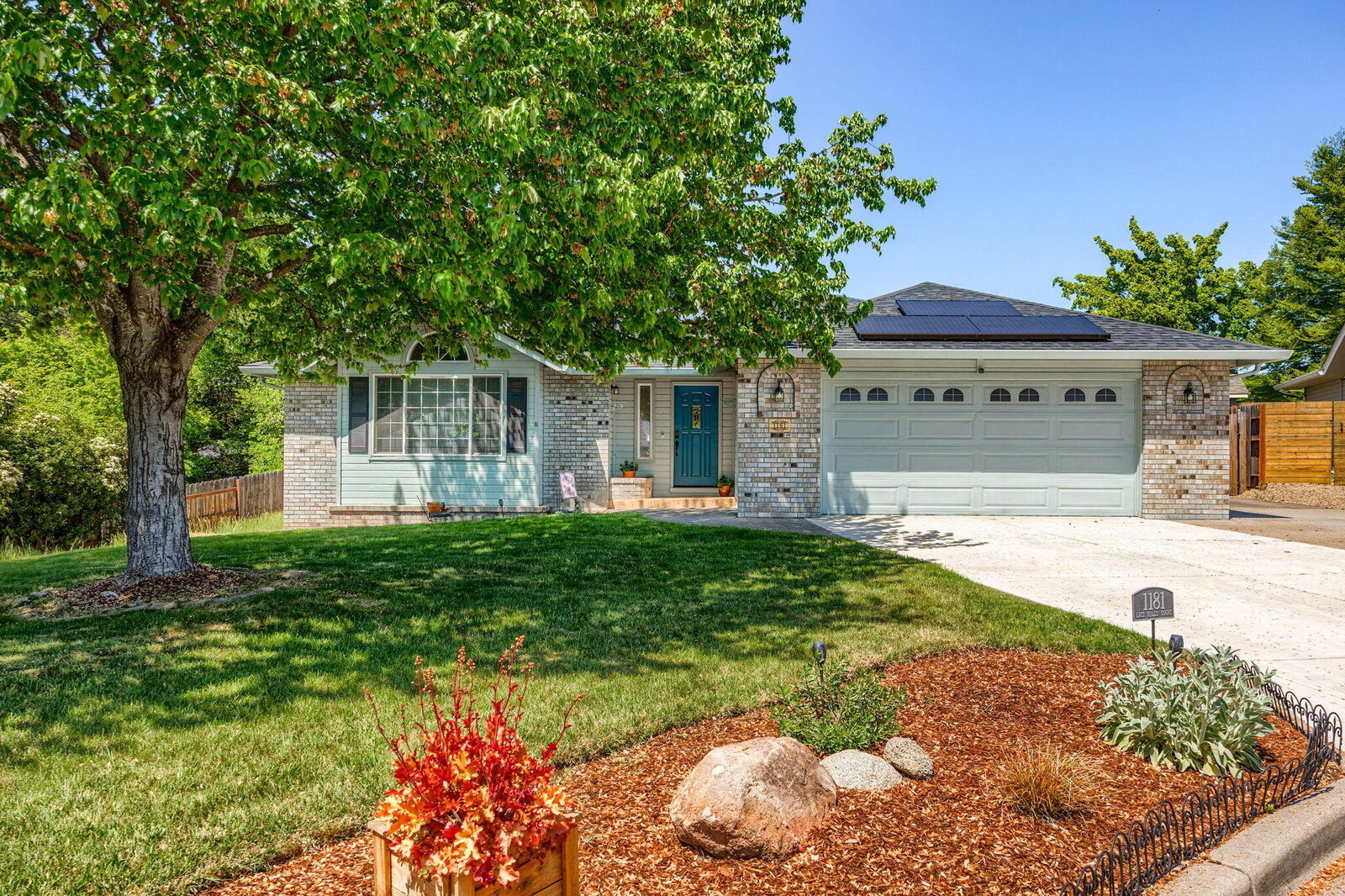 Property Photo: 1181 Easthills Court OR 97504