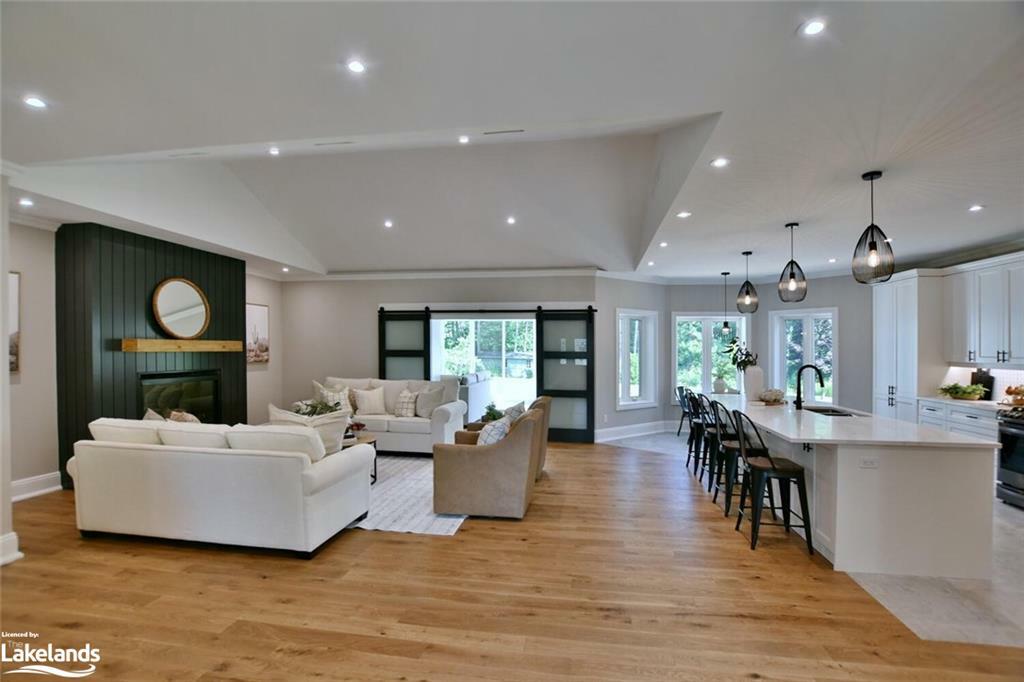 Property Photo:  4 Laurel Boulevard  ON L9Y 5A8 