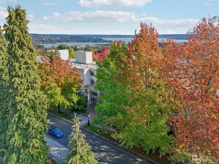 Property Photo:  1520  15th Avenue E 48  WA 98112 