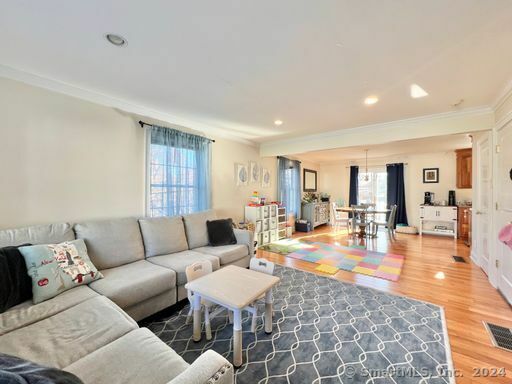 Property Photo:  824 Hope Street Apt 1  CT 06907 