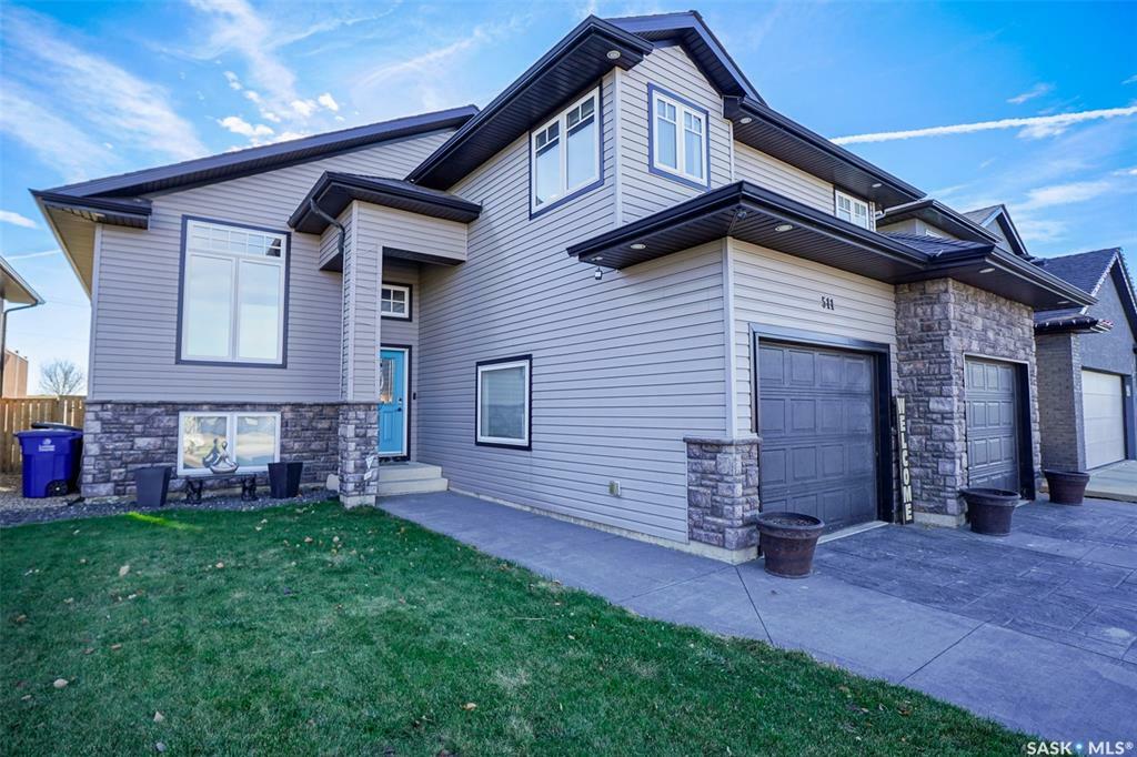 Property Photo:  511 Padget Crescent  SK S7W 0H4 