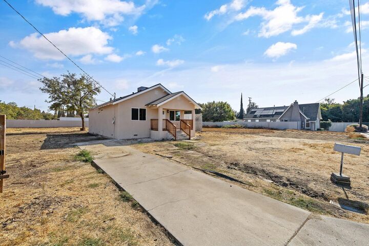 Property Photo: 1344 S Liberty Street CA 93292