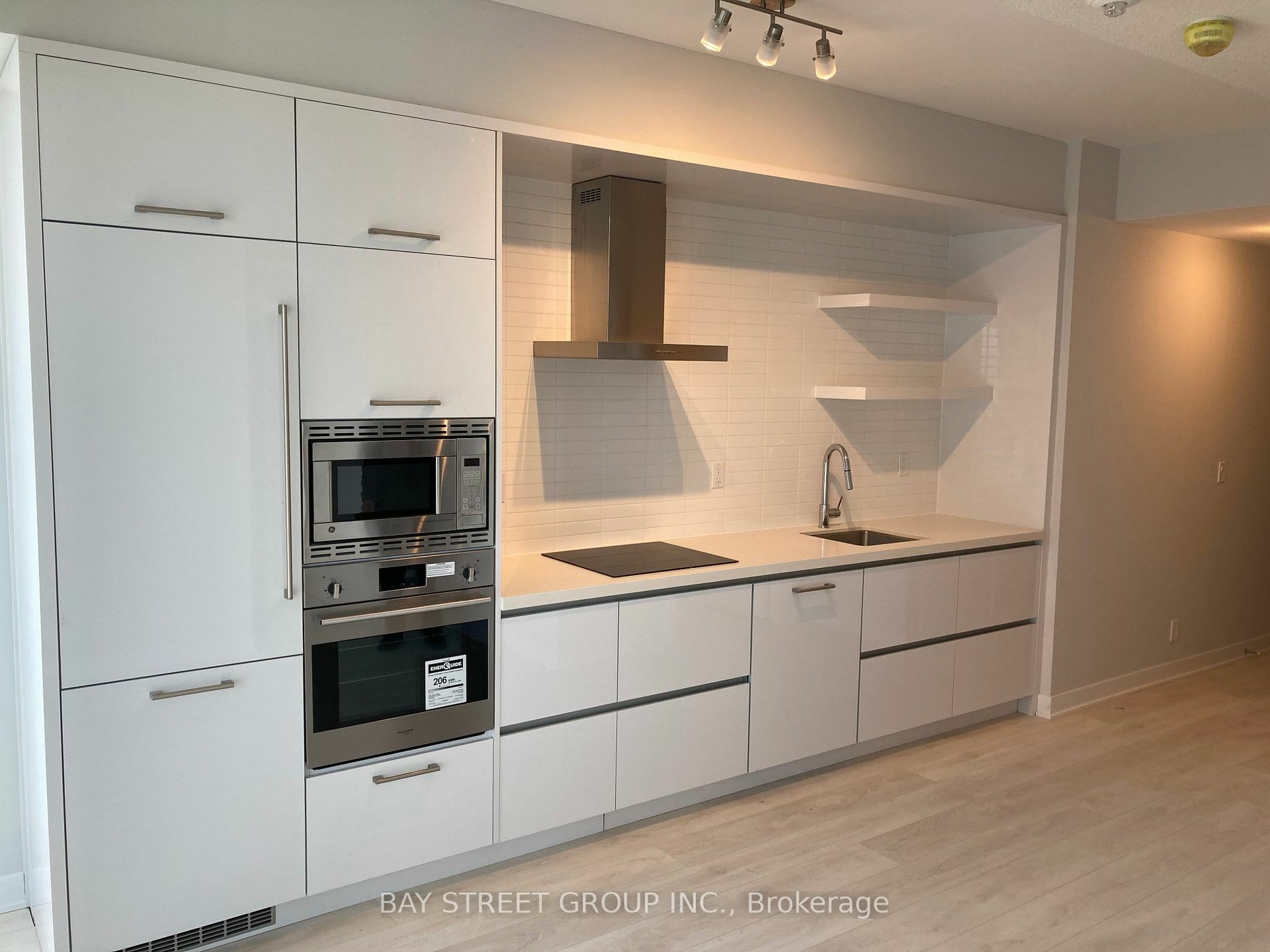 Property Photo:  2221 Yonge St 4206  ON M4S 2B4 