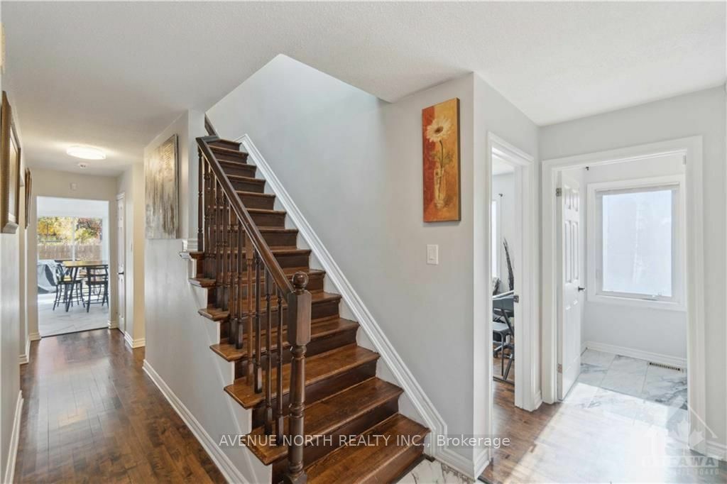 Property Photo:  1433 Laurin Cres  ON K1E 3H2 