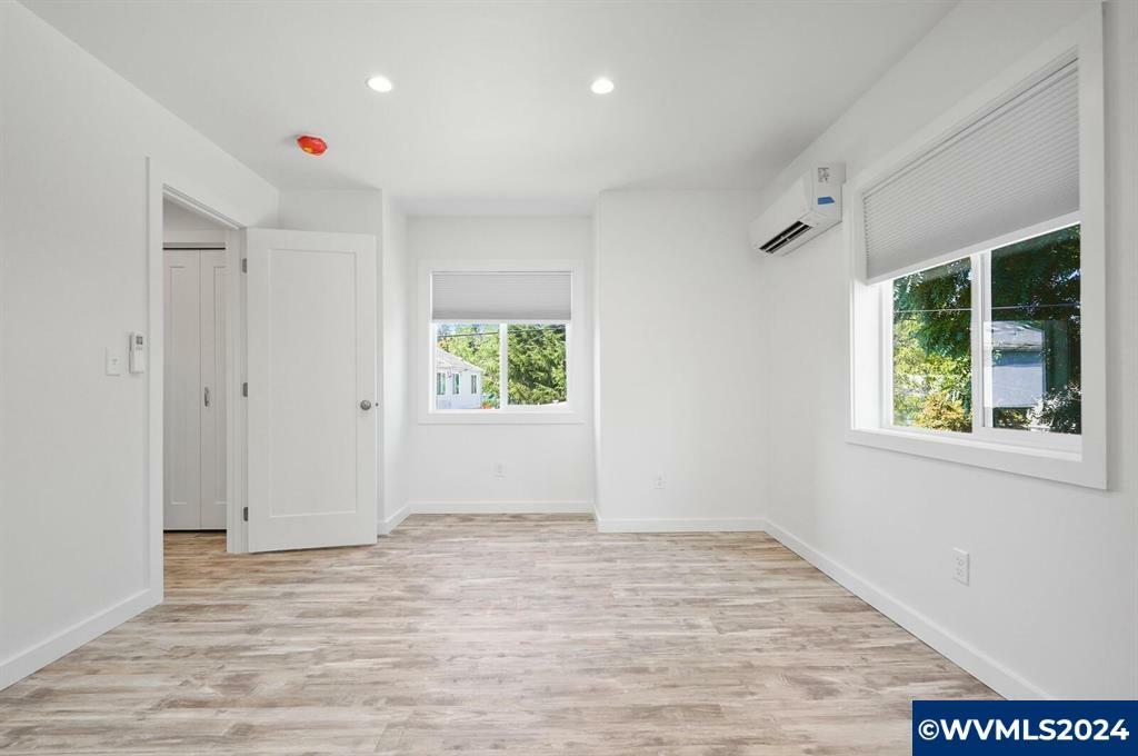 Property Photo:  1117 6th (-1119) St NW  OR 97304 
