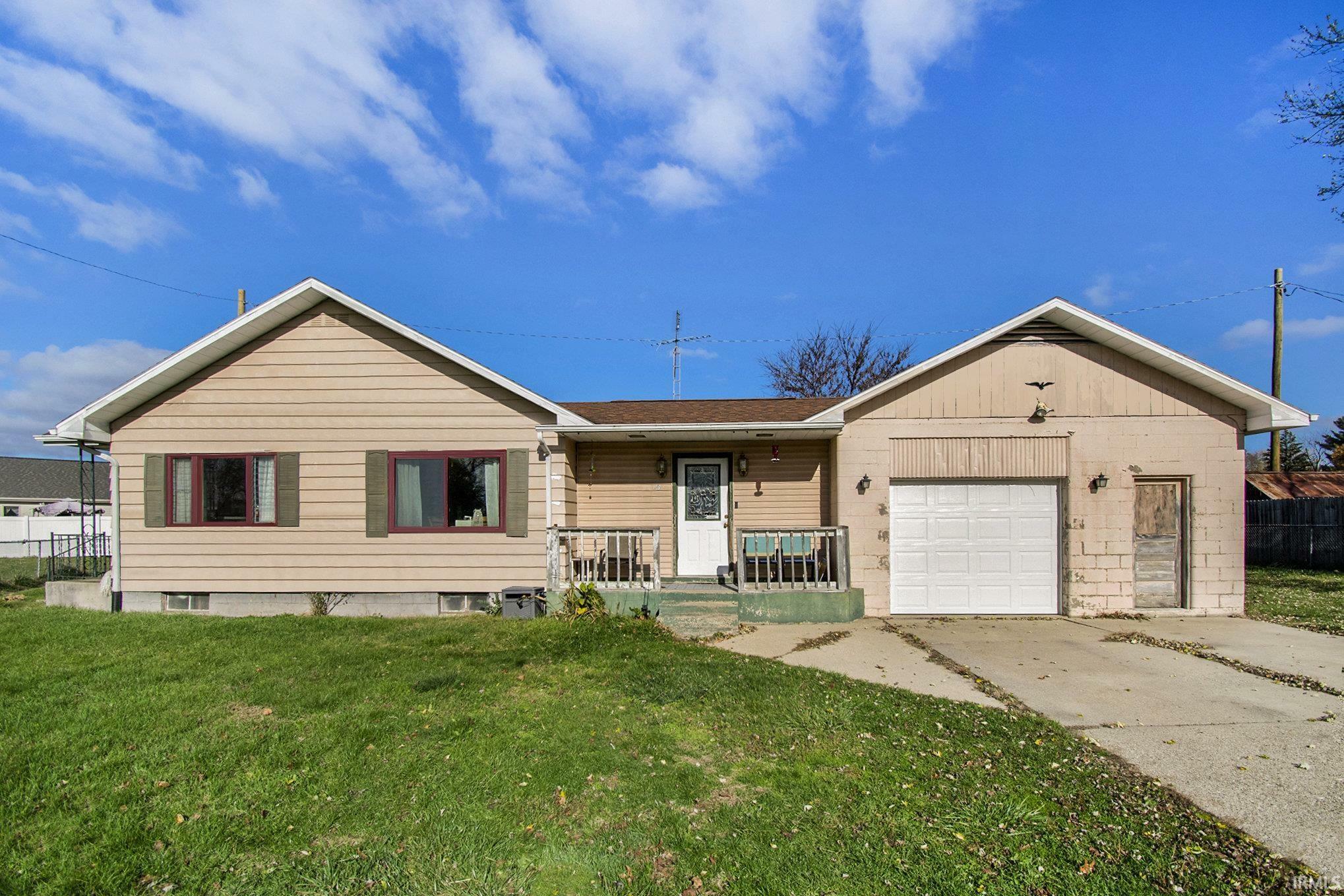 Property Photo: 1004 Illinois Street IN 46574-1060