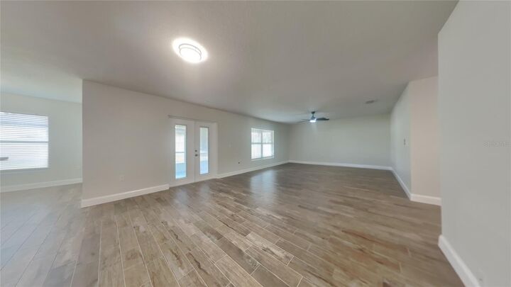 Property Photo: 114 Slipper Key Road FL 33572